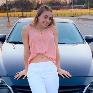 Meet your Posher, Mia